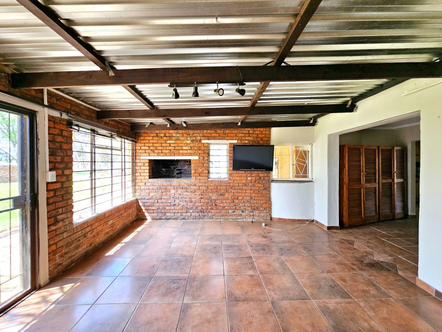 6 Bedroom Property for Sale in Bloemfontein Rural Free State